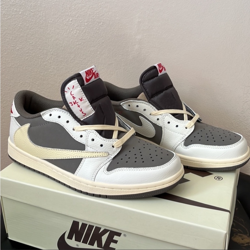 Travis Scott NIKE 1 low OG x Reverse Mocha